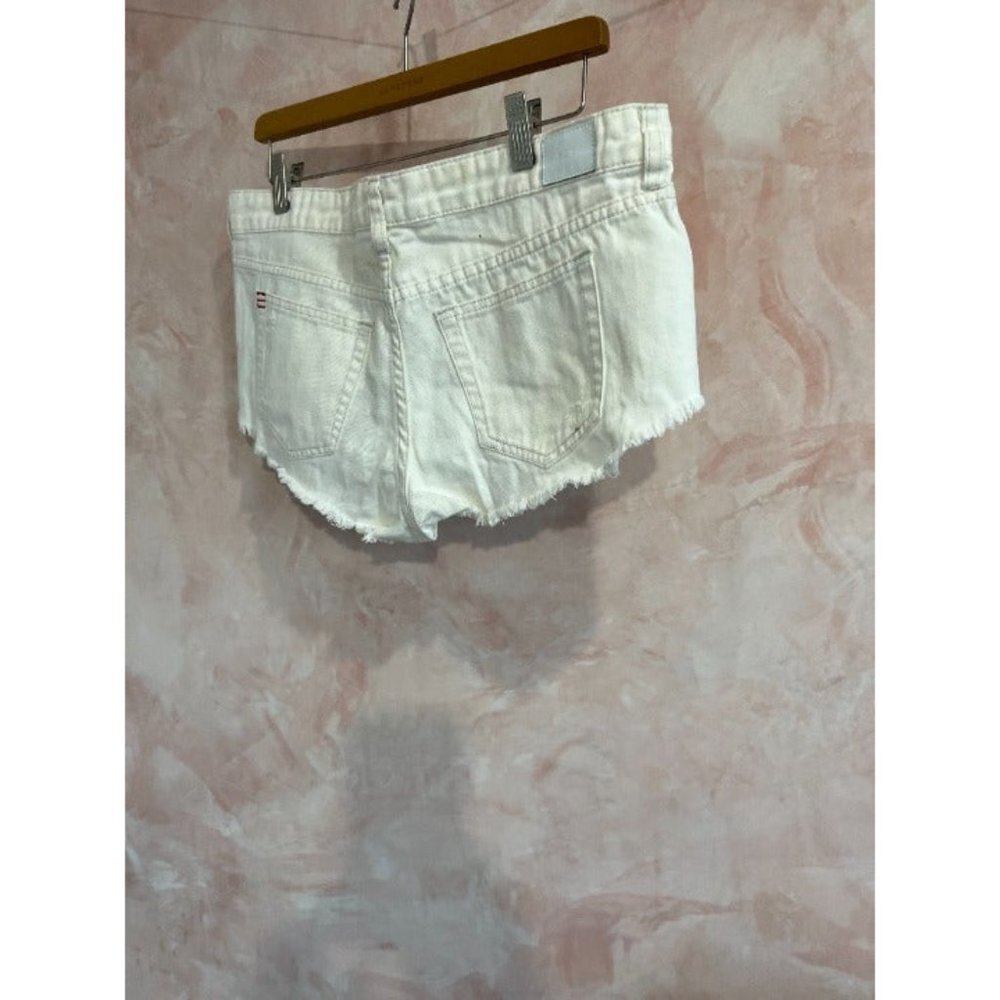 BDG‎ women white Ivory shorts Dolphin low rise ripped size  30 W - Picture 5 of 6